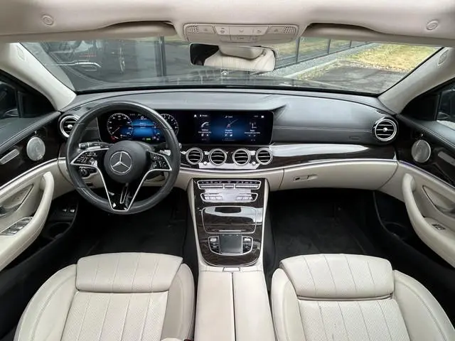 Mercedes-Benz E-klasse 300e Exclusive Estate // Burmester // Schuifdak // Trekhaak // Distronic // R...