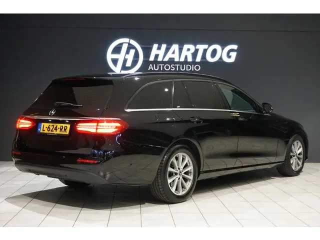 Mercedes-Benz E-klasse Estate 200 Premium *INCL. BTW* + CARPLAY / CAMERA / STOELVERWARMING