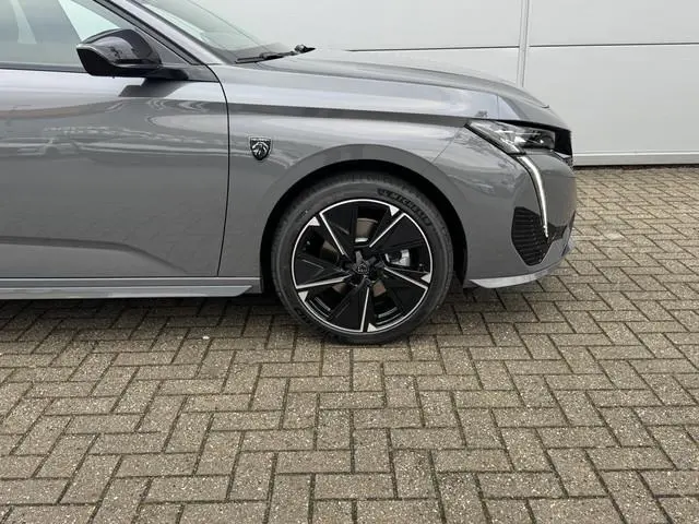 Peugeot e-308