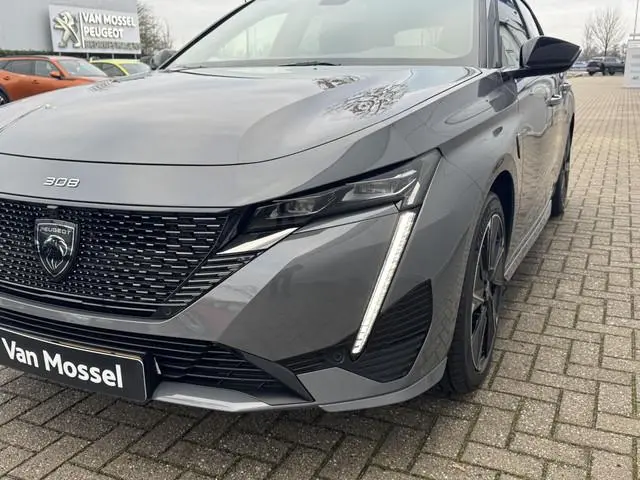 Peugeot e-308