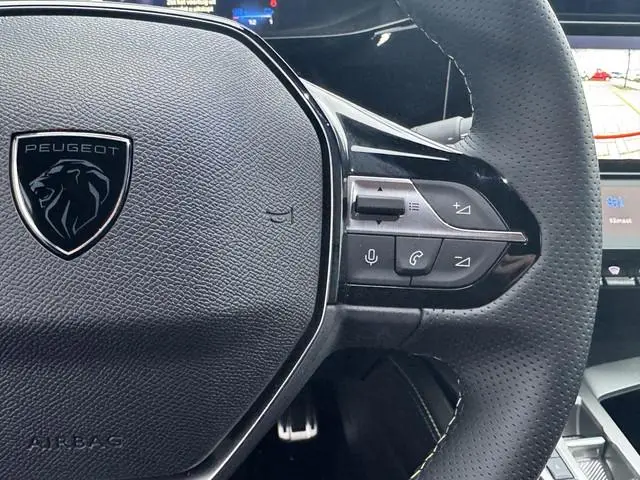 Peugeot e-308