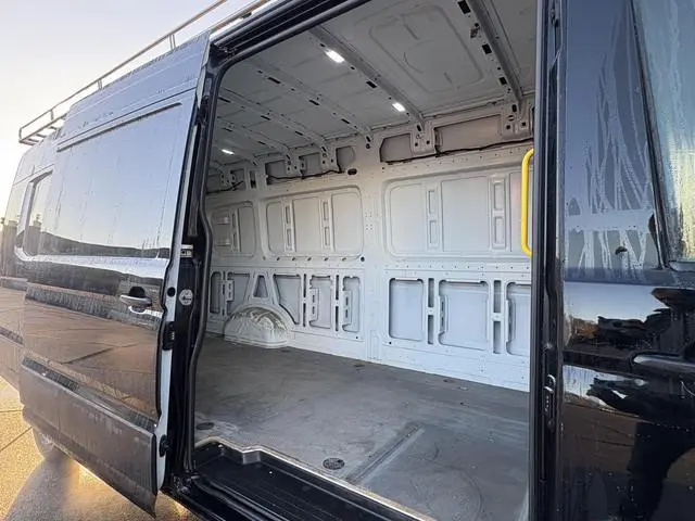 Volkswagen Crafter 35 2.0 TDI L4H3 177PK AUTOMAAT MARGE | MOOIE UITVOERING | LUCHTVERING | ZWART |