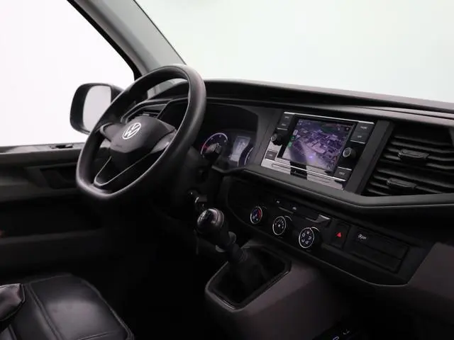 Volkswagen Transporter 2.0 TDI L2H1 + LED | 20 INCH LMV | TREEPLANKEN | APPLE CARPLAY | TREKHAAK