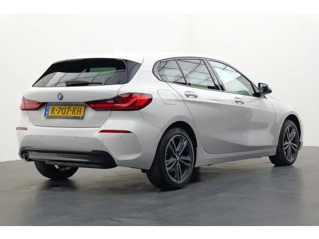 BMW 1-serie 118i Executive Edition | Pano | Stoelverwarming | Half leer