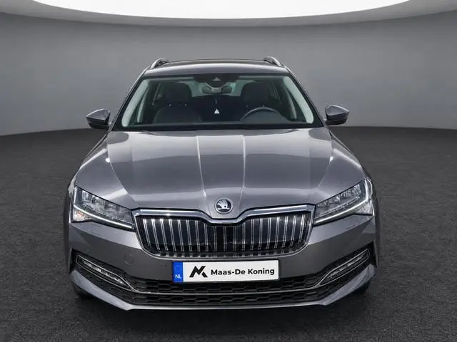 Skoda Superb Combi 1.4 TSI iV 218pk DSG Business Edition Plus  · Camera · Inklap. Trekhaak · Stoelve...