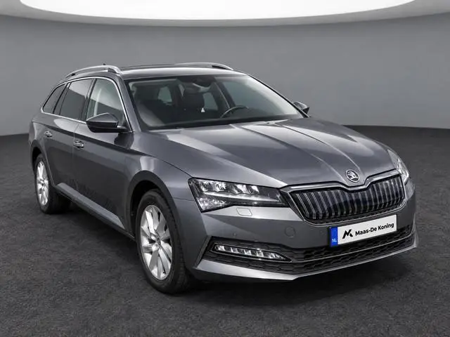 Skoda Superb Combi 1.4 TSI iV 218pk DSG Business Edition Plus  · Camera · Inklap. Trekhaak · Stoelve...
