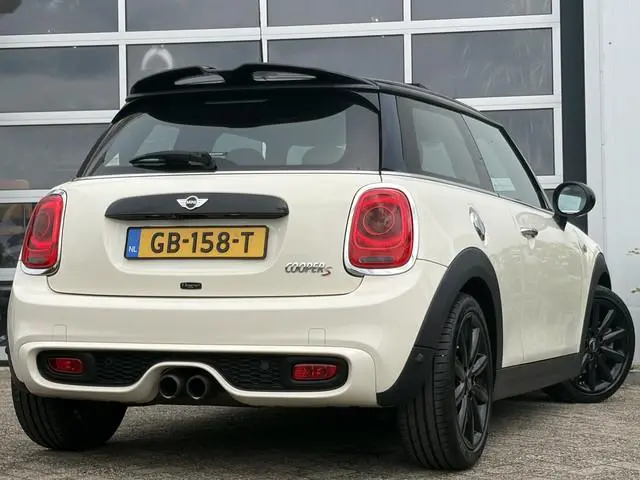 MINI Mini 2.0 Cooper S Chili Serious Business 192pk | Achteruitrijcamera | Bluetooth | Cruise contro...