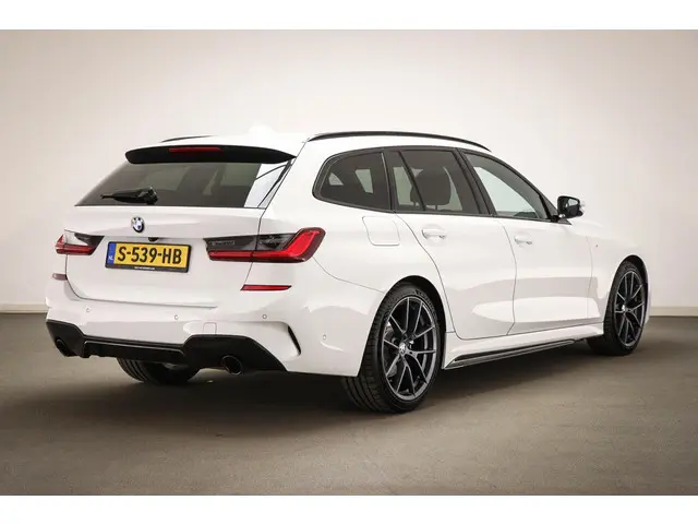 BMW 3-serie Touring 320i M-Sport High Executive | LASER LED | HEAD UP | CAMERA | TREKHAAK