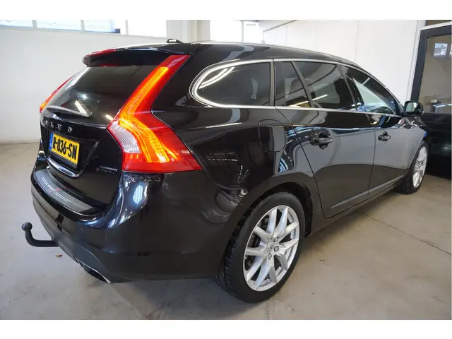 Volvo V60 2.0 T5 Ocean Race 245Pk Schuifdak Trekhaak Leer