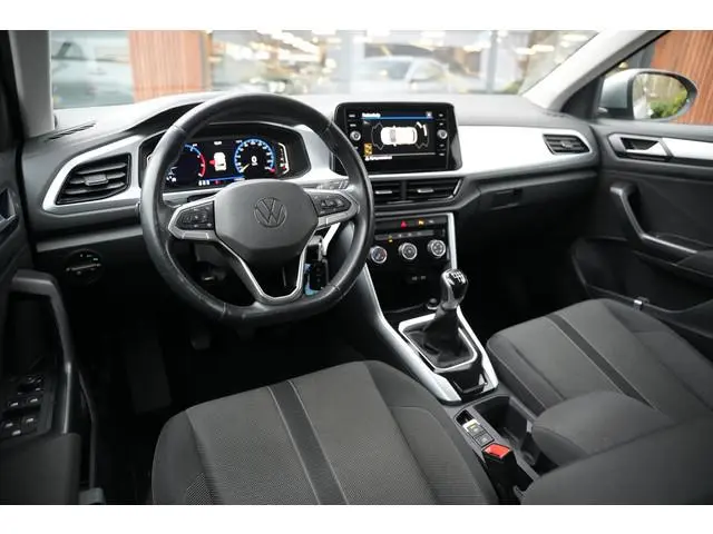 Volkswagen T-Roc 1.0 TSI Life Adaptive Cruise Virtual Dashb. Camera PDC Airco Trekhaak