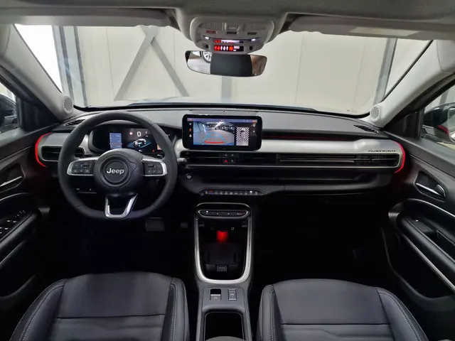Jeep Avenger 1.2 e-Hybrid Summit 110pk | Leder & Winter pack | Elek. Panodak | Infortainment-pack
