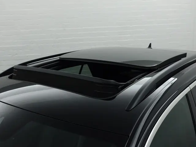 Volkswagen T-Roc 1.5 TSI R-Line+ Aut- Nieuw Model, Panodak, Sport interieur, Camera, Ada Cruise, Par...