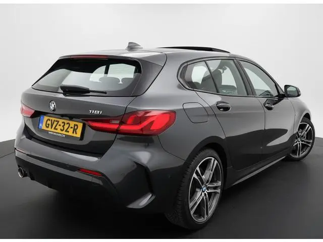 BMW 1-serie 118i AUT. 136PK M-PAKKET SPORT LEDER/CAMERA/NAVI/PANORAMADAK
