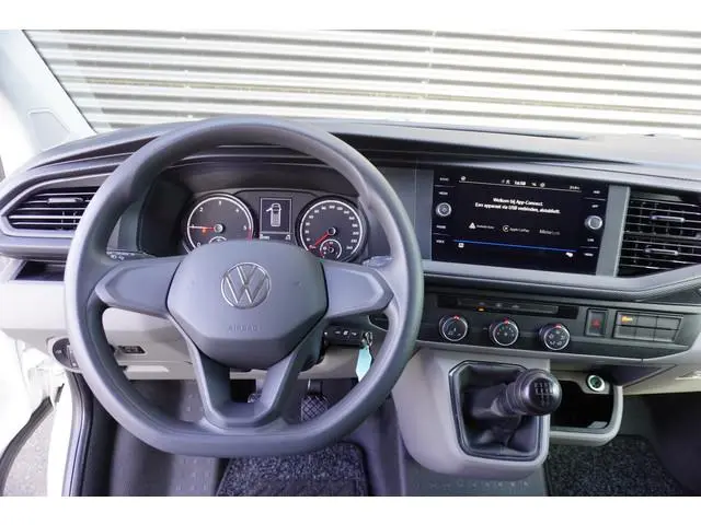 Volkswagen Transporter L2H1 110pk  Apple Carplay Navigatie Trekhaak Cruise control 3-Zits