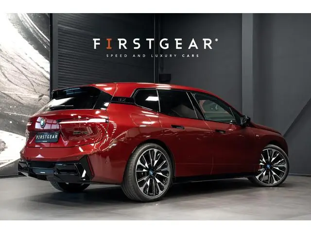 BMW iX xDrive M70 112 kWh *Panorama Sky Lounge / Bowers & Wilkins Diamond / Soft-Close / Stoelventil...