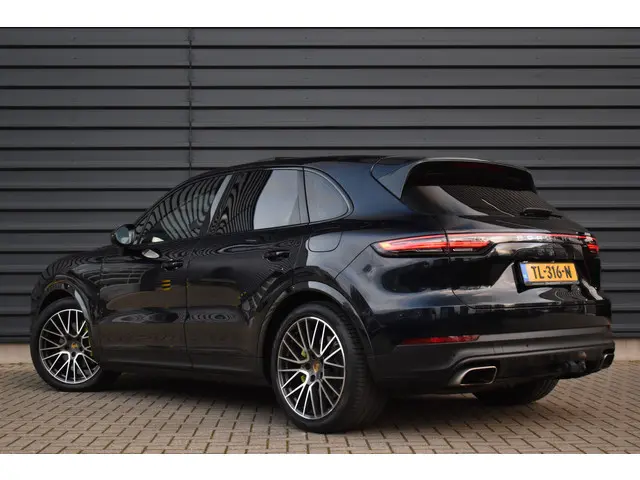 Porsche Cayenne 3.0 E-Hybrid 462pk Sport Chrono | Pano | Trekhaak | 360 Camera | Bose | Stuurverwarm...