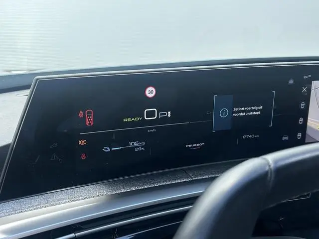 Peugeot e-5008