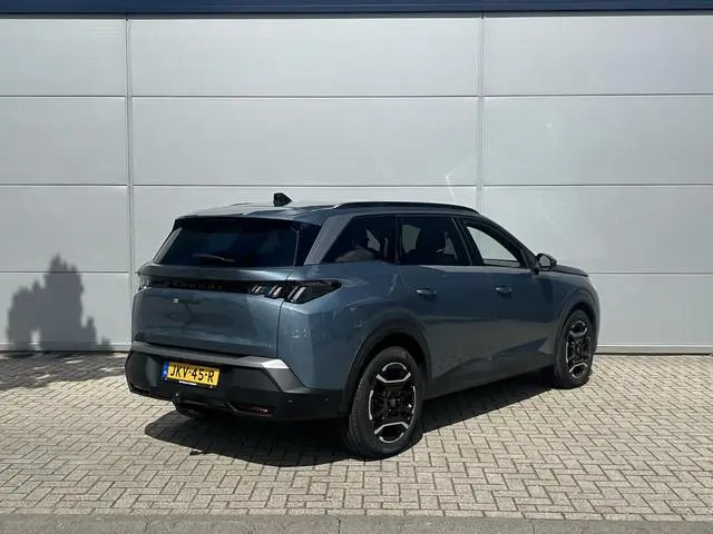 Peugeot e-5008