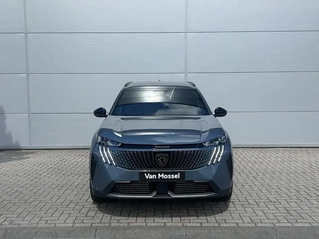 Peugeot e-5008