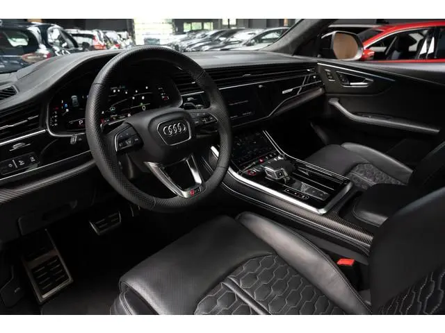 Audi RSQ8