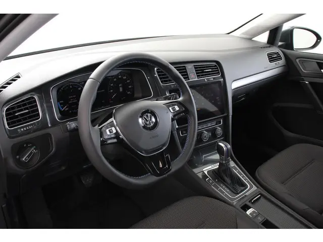 Volkswagen e-Golf Edition | Navigatie | Digitale cockpit | Led | Bluetooth | Cruise control adaptive...