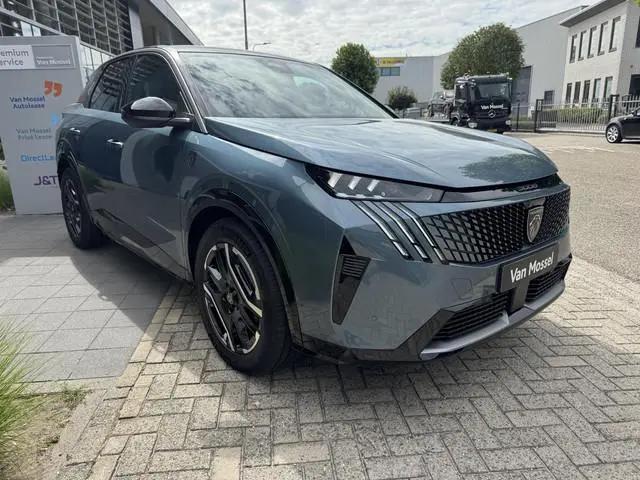 Peugeot e-3008