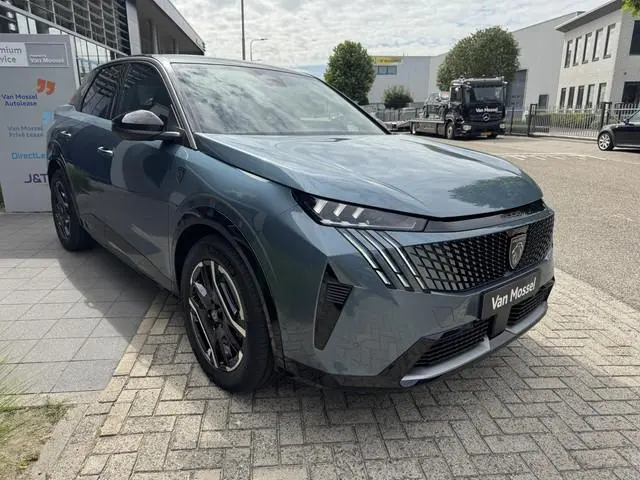 Peugeot e-3008