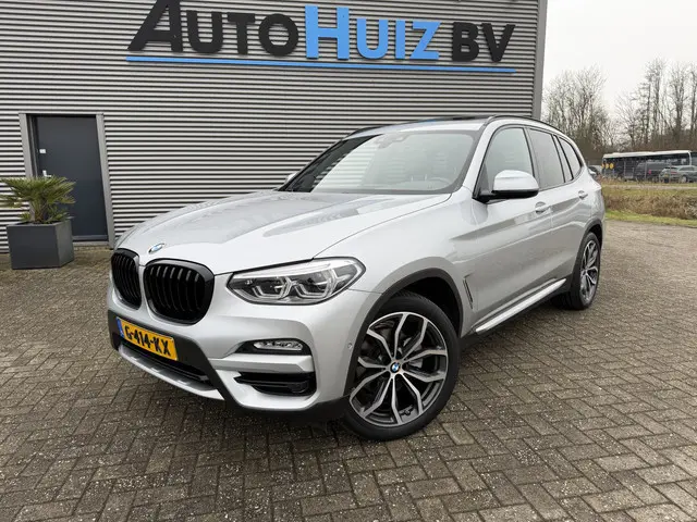 BMW X3 sDrive20i High Executive xLine Panoramadak Trekhaak Lederen interieur Achteruitrijcamera Stuu...