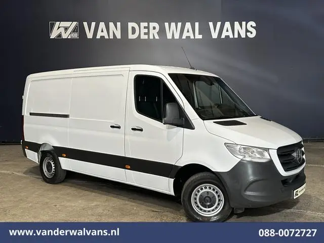 Mercedes-Benz Sprinter 314 CDI 143pk L2H1 Euro6 Airco | Camera | Apple Carplay | Trekhaak | Chauffeu...