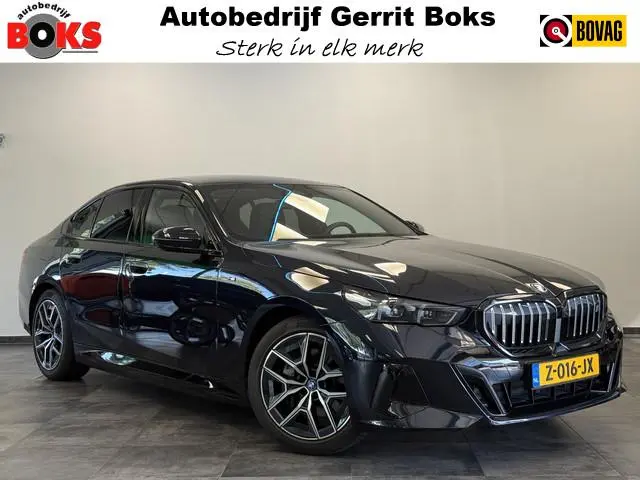 BMW i5 eDrive40 84 kWh Head-Up ACC PDC Trekhaak M-Sport Leder 24 Maanden garantie* (Vraag naar de vo...
