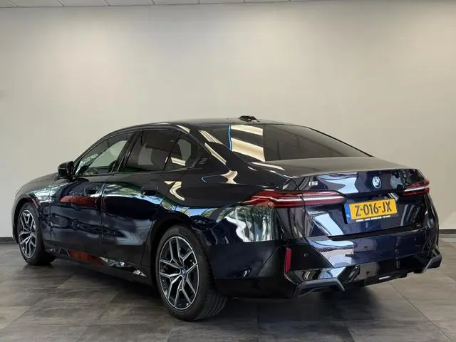 BMW i5 eDrive40 84 kWh Head-Up ACC PDC Trekhaak M-Sport Leder 24 Maanden garantie* (Vraag naar de vo...