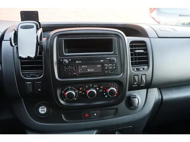 Nissan NV300