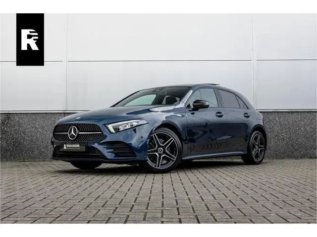 Mercedes-Benz A-klasse 250 e AMG Line Pano / Sfeerverlichting / Carplay / Night Pakket / 18inch /