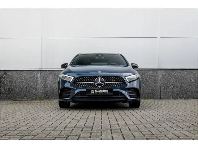 Mercedes-Benz A-klasse 250 e AMG Line Pano / Sfeerverlichting / Carplay / Night Pakket / 18inch /