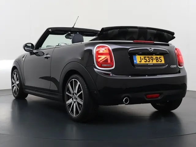 Mini Mini Cabrio 1.5 Cooper Sidewalk Edition Leder |  Automaat | Navigatie | Camera | Cabriolet