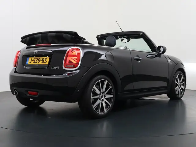 Mini Mini Cabrio 1.5 Cooper Sidewalk Edition Leder |  Automaat | Navigatie | Camera | Cabriolet