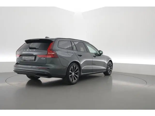 Volvo V60 2.0 T6 Plug-in hybrid AWD Plus Dark | SOH 101.9% | Forest Lake | Pano | Head-Up | Harman K...
