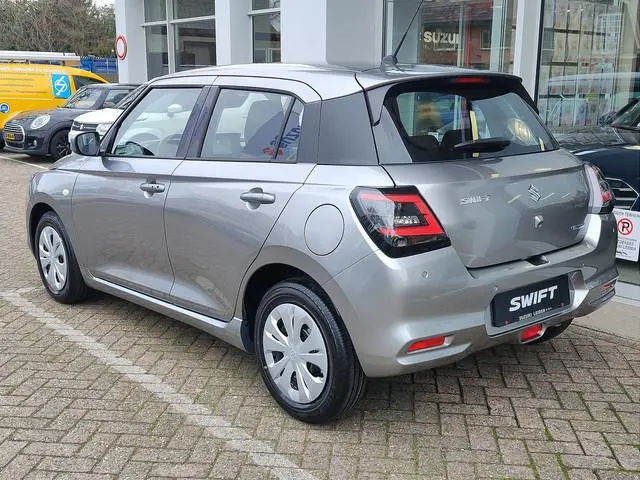 Suzuki Swift 1.2 COMFORT SMART HYBRID Direct Leverbaar | Tot 10 JAAR GARANTIE! | Inclusief € 2.200,-...