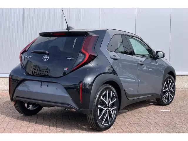 Toyota Aygo X Hybrid 115 GR Sport | Keyless Entry | Camera | Carplay | Stoelverwarming