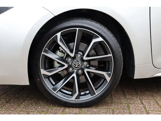 Toyota Corolla Hybrid 180 Executive Nieuw en uit voorraad leverbaar met € 6.000, - voordeel, inclusi...