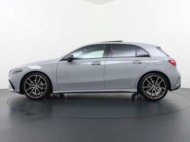 Mercedes-Benz A-Klasse 180 Business Solution AMG | Memorystoelen | Apple Carplay & Android Auto | Pa...