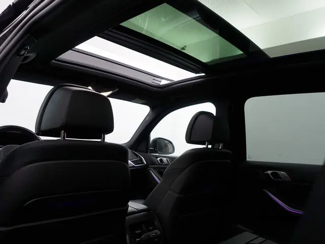 BMW X5 xDrive45e High Executive Sky Lounge, Laser Led, Elek Trekhaak, Crafted Clarity Pook, Full Mem...