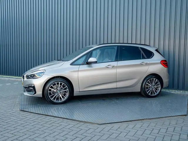 BMW 2-serie Active Tourer 218i Business Edition Plus | Panodak | Head Up | Trekhaak afnb. | Camera |...