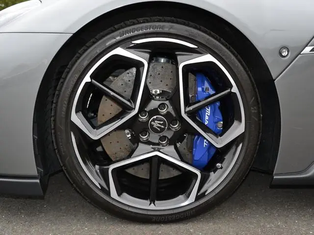 Maserati MC20