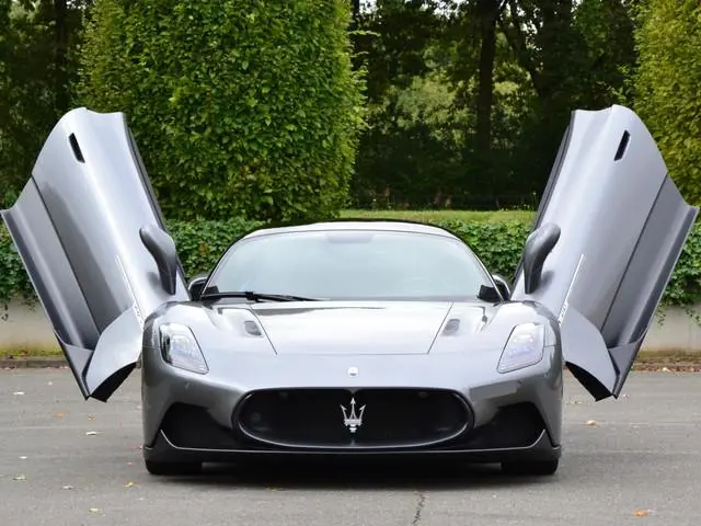 Maserati MC20