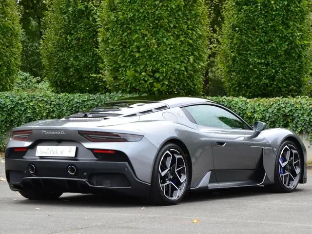 Maserati MC20