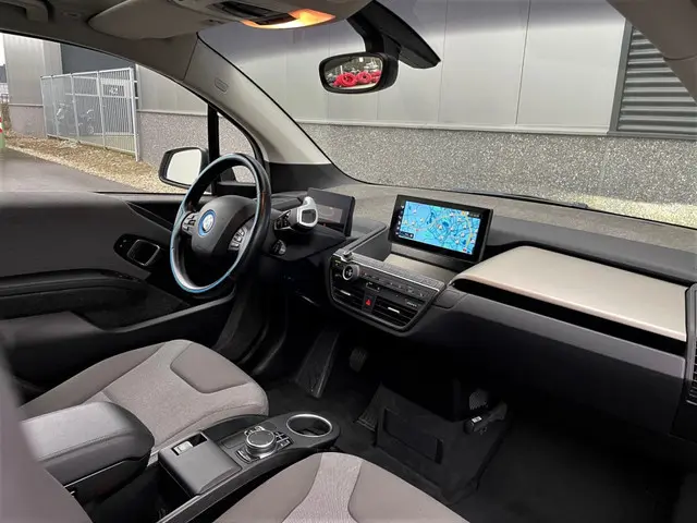 BMW i3 S  Executive 120Ah 42 kWh 184pk Carplay/ W-pomp/3-Fase