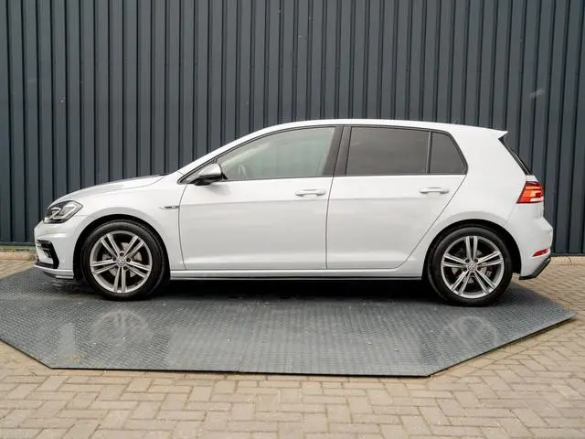 Volkswagen Golf 1.0 TSI Highline Business R | R-line | Led Koplampen | Stoelverw. | Adapt. Cr. | Pri...