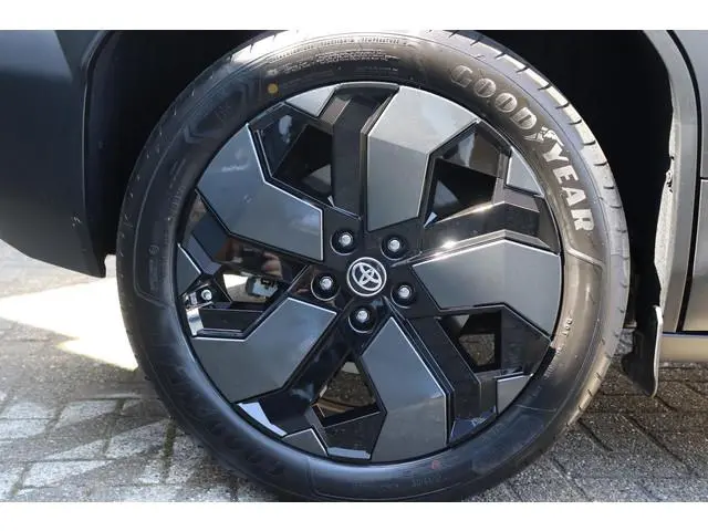 Toyota Urban Cruiser Executive 61 kWh , Nieuw en direct leverbaar met €3.000 inruilvoordeel