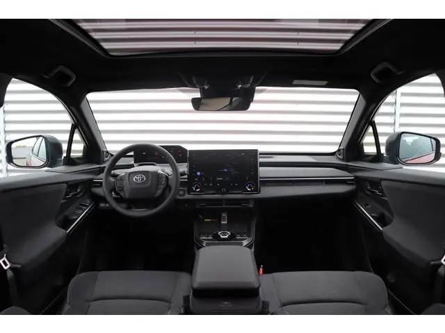 Toyota C-HR+ Executive AWD 77 kWh, Inruilpremie €3.000,-, 22kW AC, BSM, JBL, PANO, Bi-Tone, 360 grad...